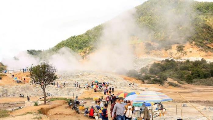Kawah Sikidang dari Cerita Rakyat dan Tradisi Anak Gimbal