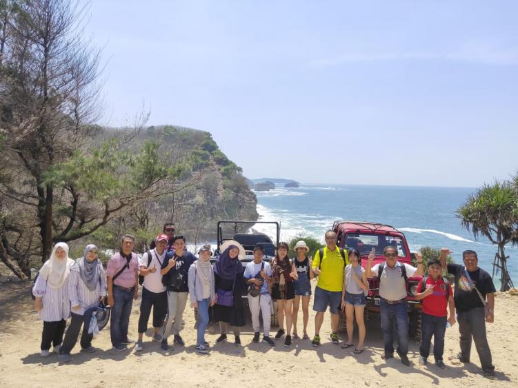 Yogyakarta Tour Driver : Private Tour with Sum Guide